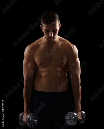 Sporty man doing exercises ...