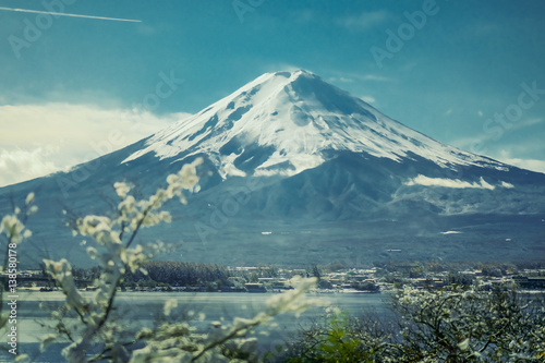 Fuji mountain with lake