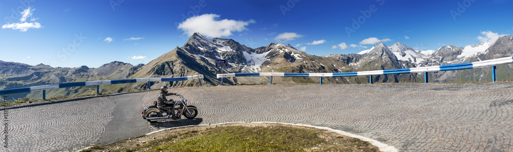 Fototapeta premium Motorcyclists on the Grossglockner Hochalpenstraße, Austria