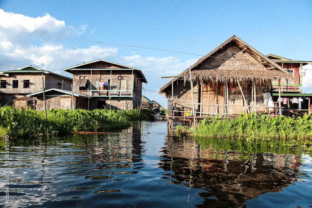 Myanmar - Burma - Dorf im Inle See Myanmar - Burma - Dorf im Inle See