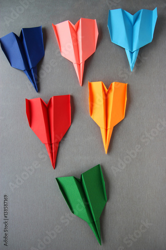 Schilderij op canvas Business leadership concept/Flying paper planes 8