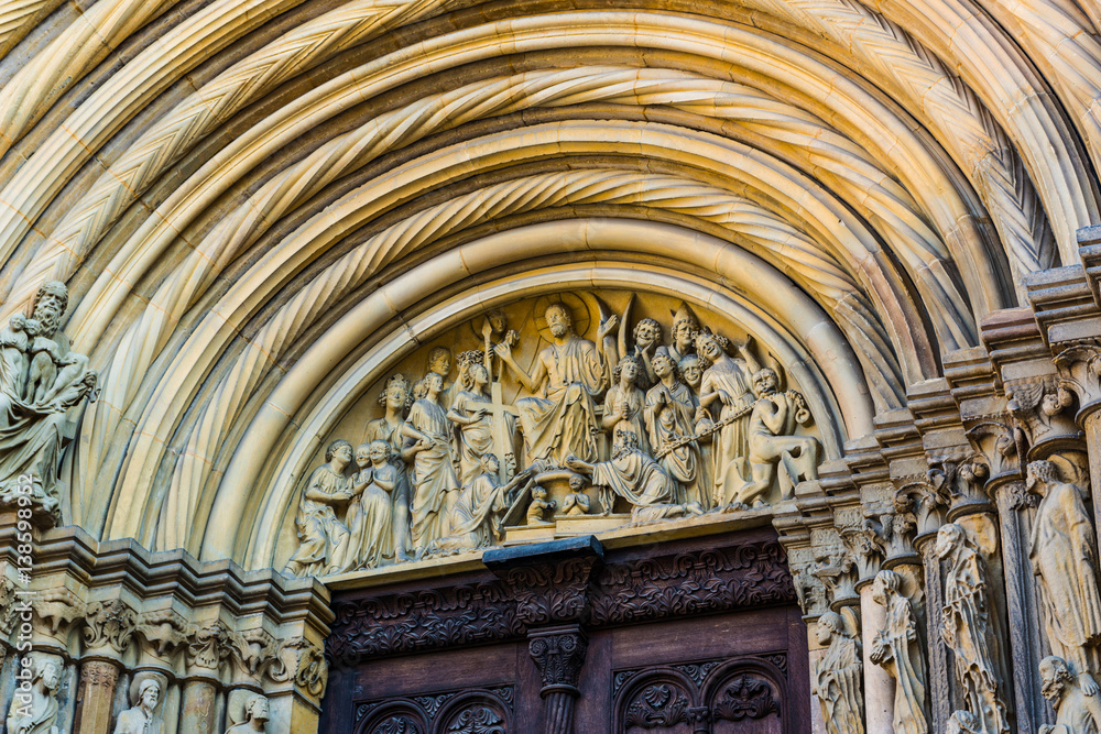 Fototapeta premium Carvings at the Fuersten Gate at Bamberg Cathedral