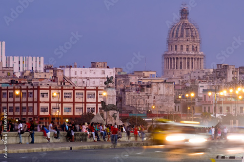 Canvas Print Havana at sunset with traffic trail lights and a view of the Capitol