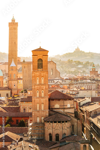Obraz na płótnie Bologna, cityscape with towers and buildings, San Luca Hill in background w salonie