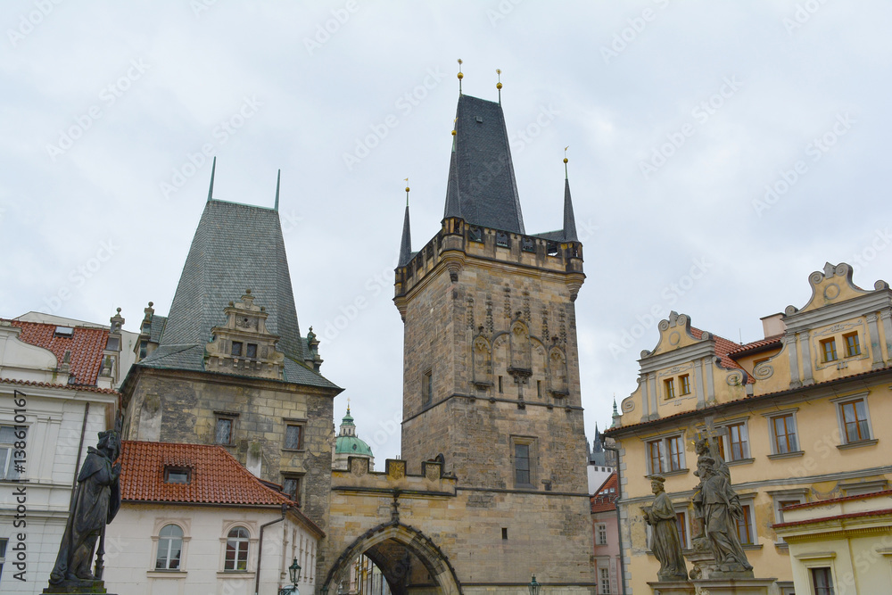 Fototapeta premium Marienplatz, Munich city scenic skyline view. Cityscape of Munchen architecture under blue sky. New Town Hall and Frauenkirche Bavaria, Germany. Unfiltered. Famous tourist and traveler routs.