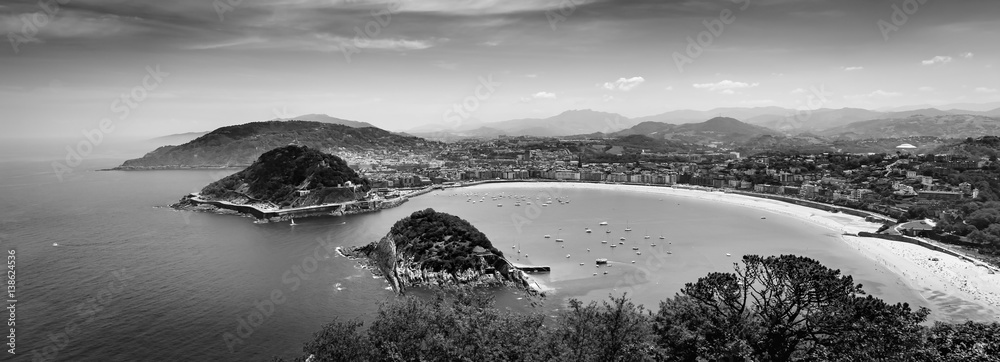 Fototapeta premium Donostia San Sebastian from above