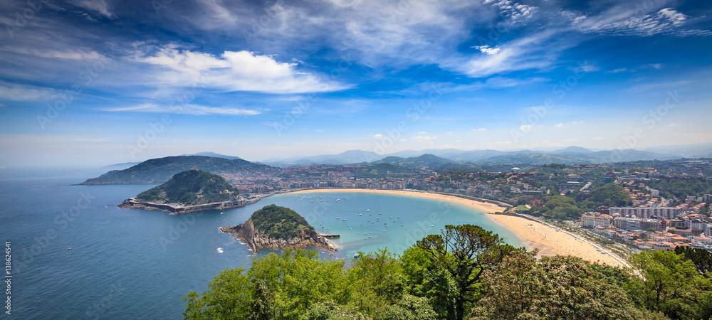 Obraz premium Donostia San Sebastian from above