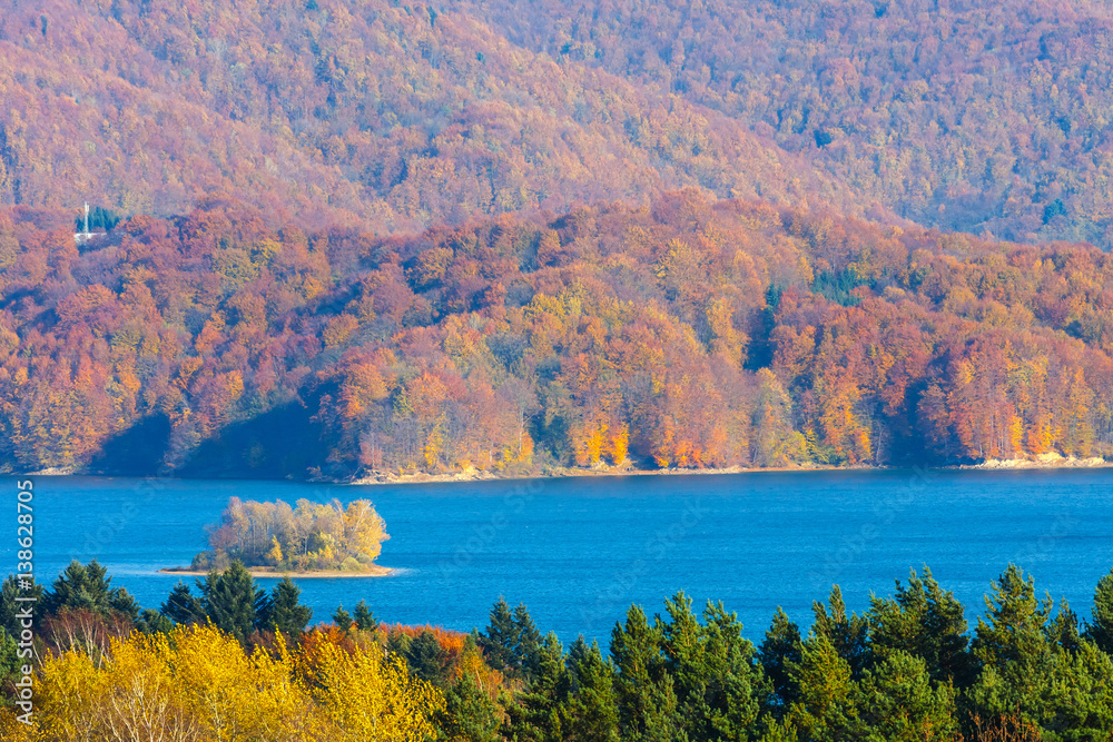 Fototapeta premium Autumn on the Solina Lake in Bieszczady Mountains, Poland
