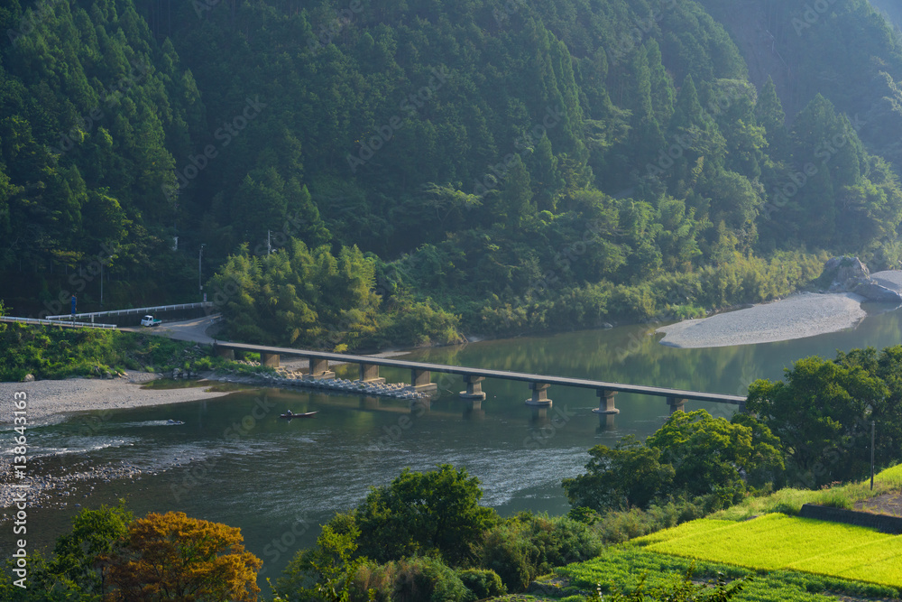 Fototapeta premium 仁淀川の沈下橋