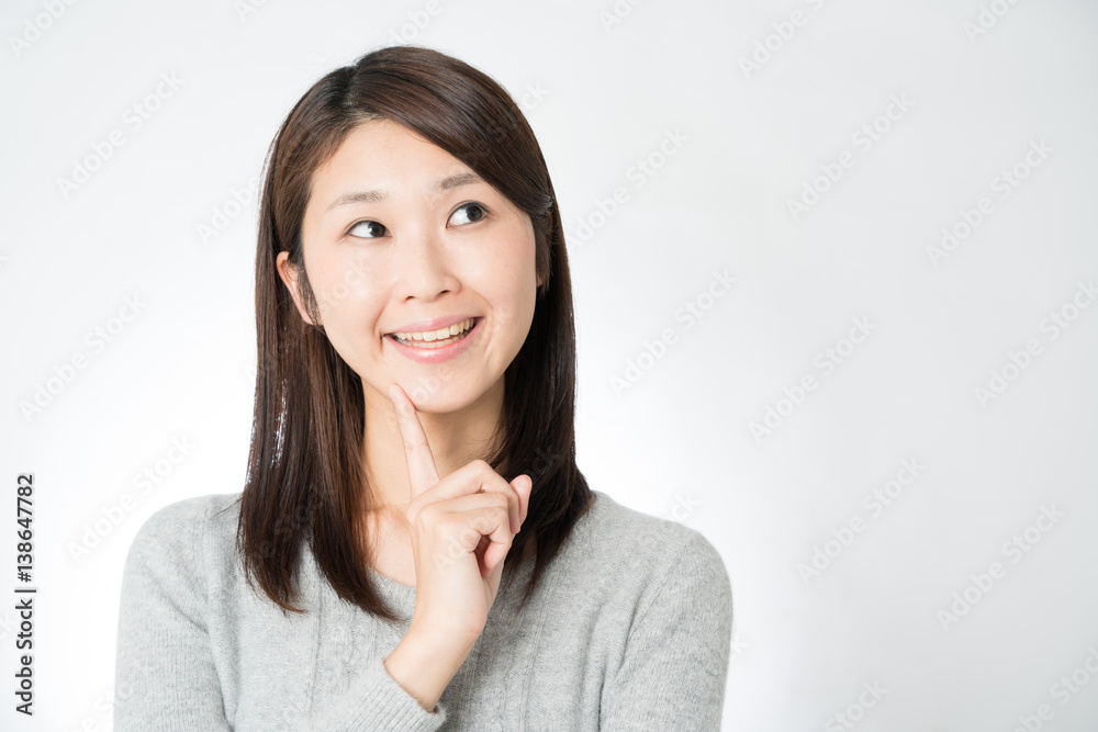 考える女性 考える女性