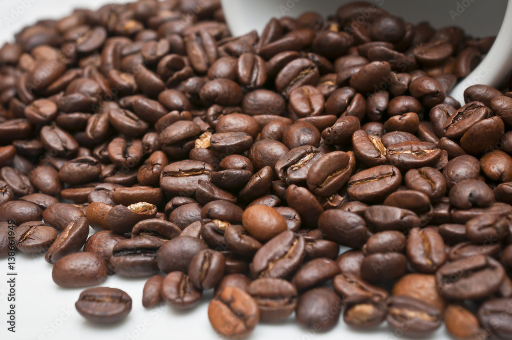 Fototapeta premium ganze Kaffeebohnen 
