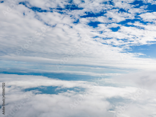 White clouds on the blue sky © สรายุทธ ฝอยทอง