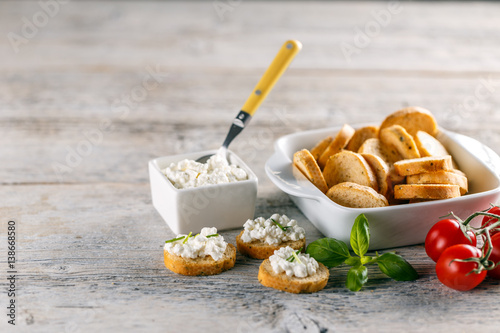 Schilderij op canvas Bread rusks fine toasted appetizers with cottage cheese