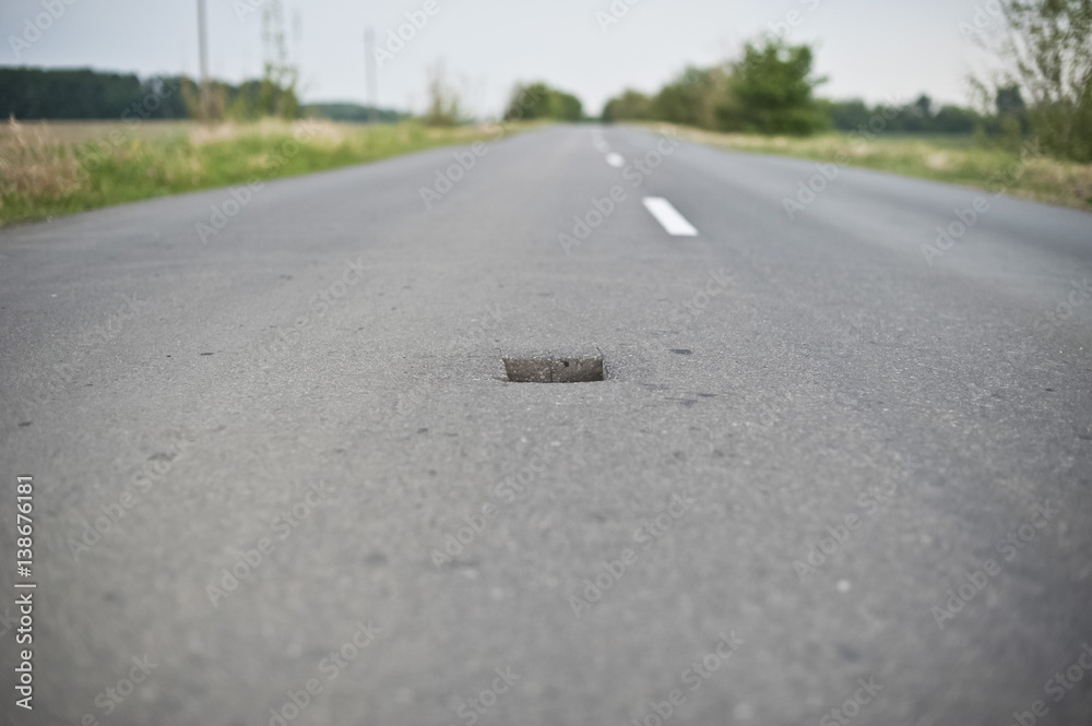 Obraz premium damaged driving russian road