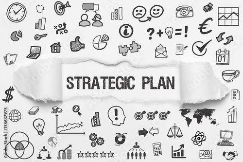 Strategic Plan / weißes Papier mit Symbole