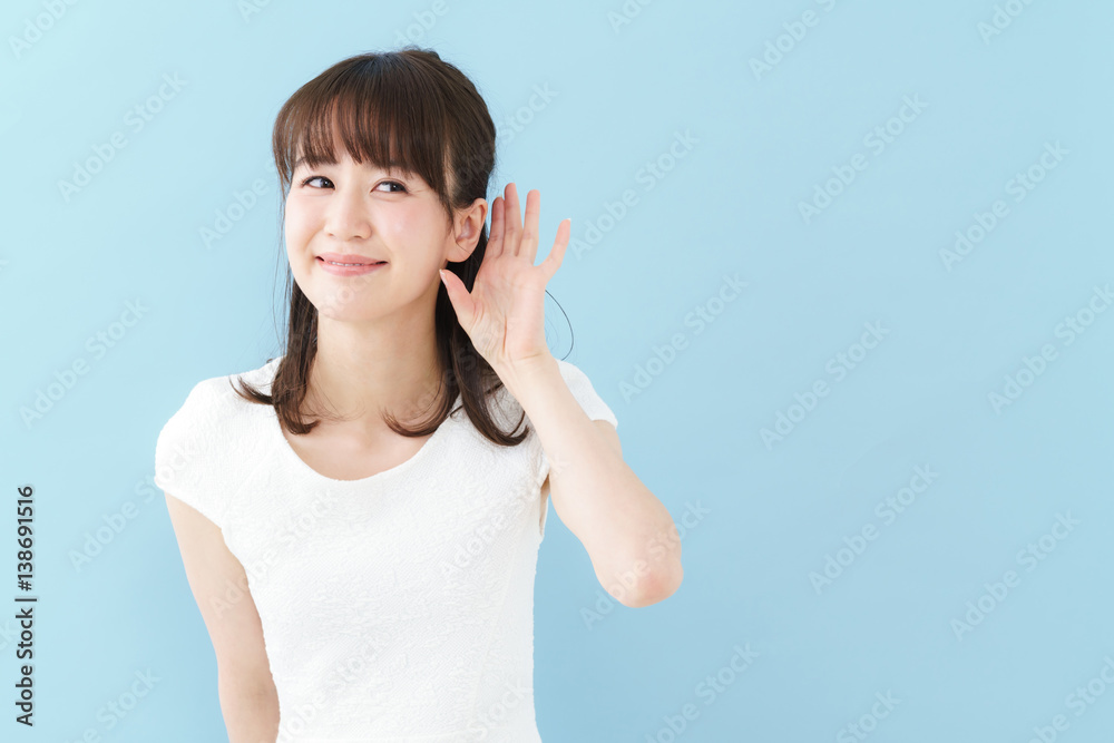 Fototapeta premium 聞く・女性
