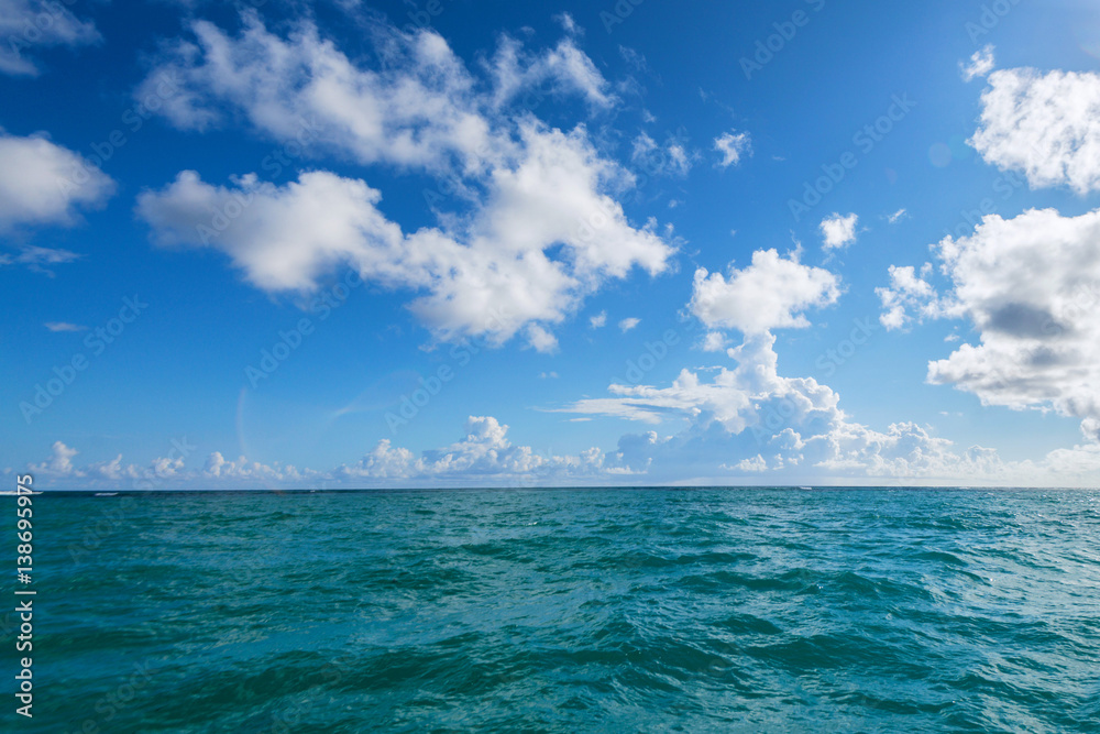 Obraz premium Doskonałe niebo i ocean