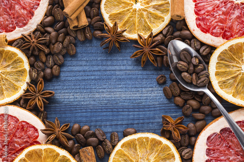 Fototapeta Naklejka Na Ścianę i Meble -  grapefruit and orange slices with coffee beans and spices on wooden background