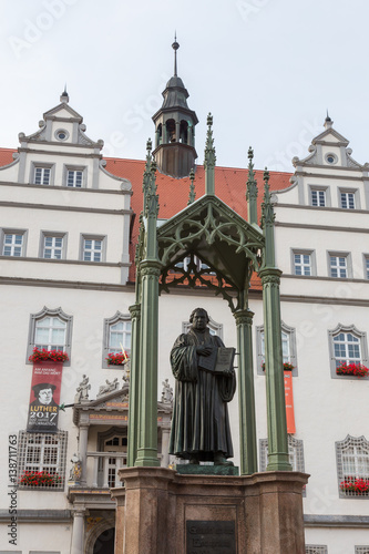 Rathaus mit Lutherdenkmal