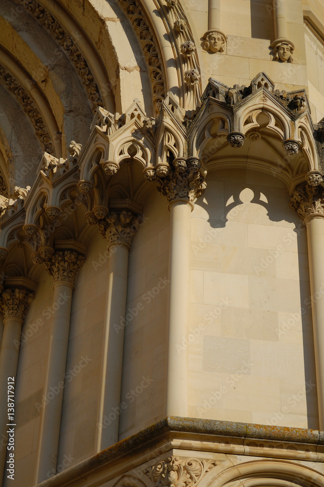 Columnas de la fachada de la catedral de Cuenca