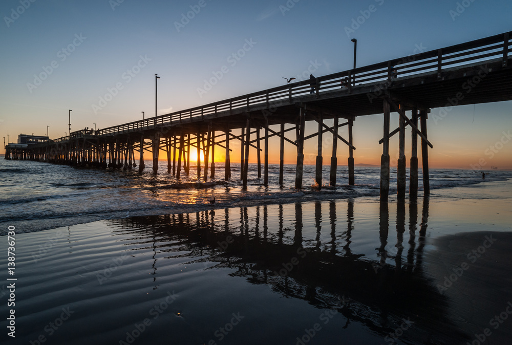 Fototapeta premium Southern California beach pier sunset