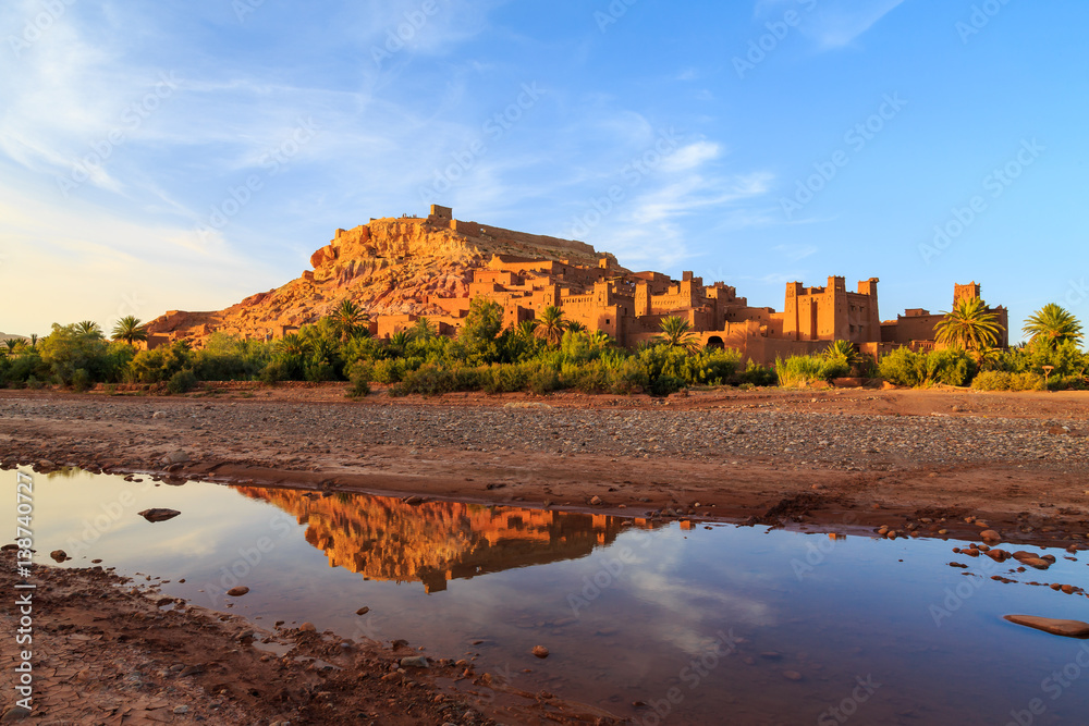 Fototapeta premium Kasbah Ait Ben Haddou in the Atlas mountains of Morocco at sunset