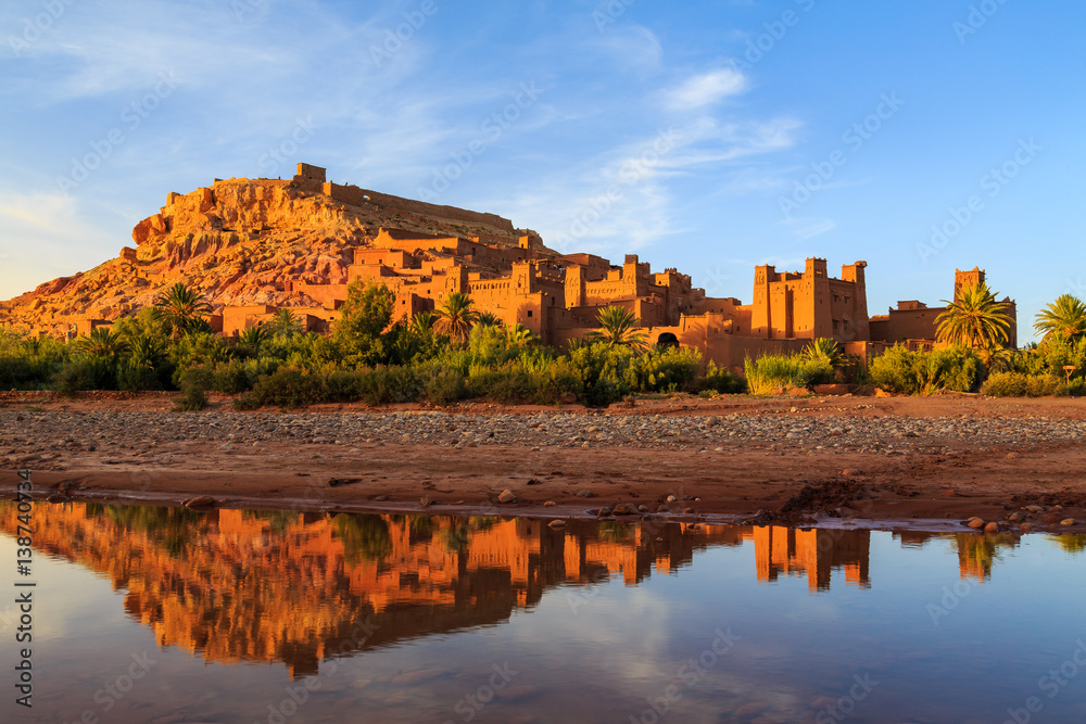 Fototapeta premium Kasbah Ait Ben Haddou in the Atlas mountains of Morocco at sunset