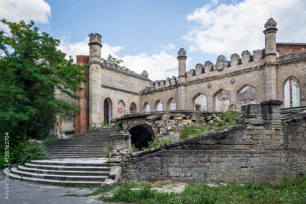 abandoned castle & palace ruins