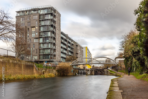 Canvas-taulu Regent's canal at long exposure in winter, London