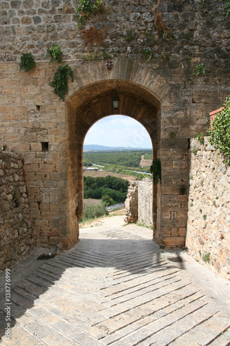 Fototapeta Naklejka Na Ścianę i Meble -  Tuscany Door Frame
