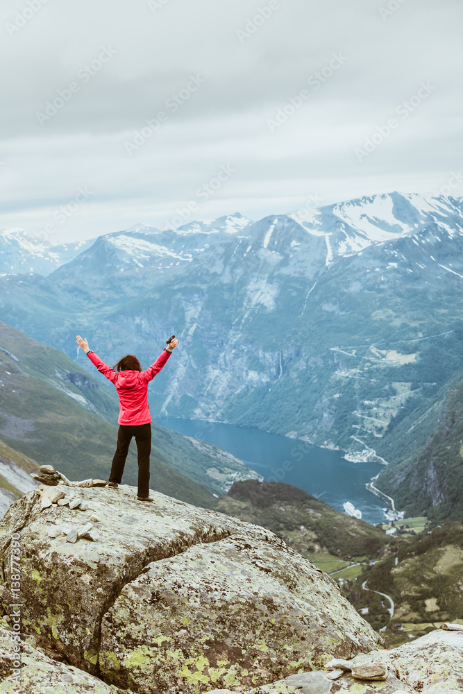 Obraz premium Tourist woman on Dalsnibba viewpoint Norway