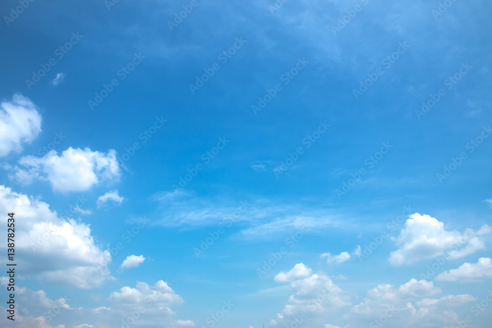 Obraz premium White clouds in the sky