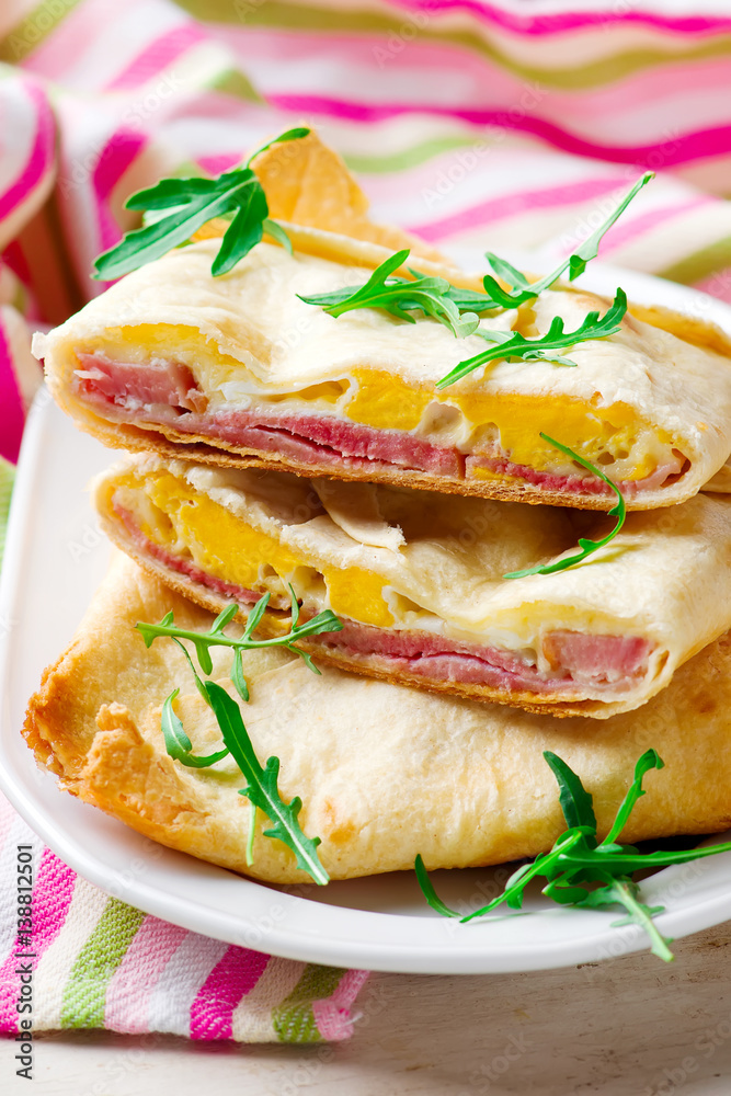 ham egg cheese pockets for a breakfast