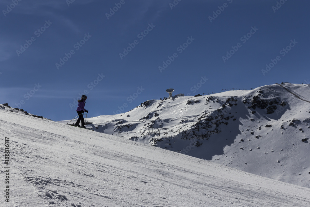 Esquiadores en la nieve