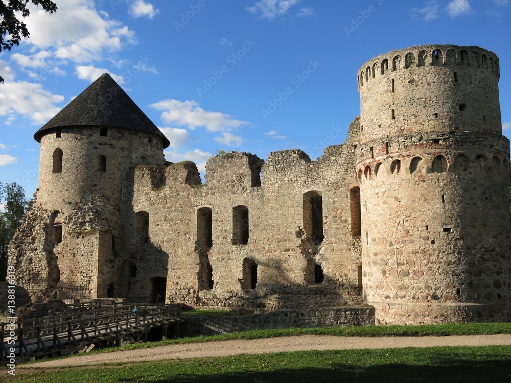 фрагмент средневекового замка-крепости в Латвии