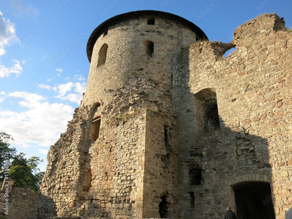 фрагмент старинного замка в Латвии