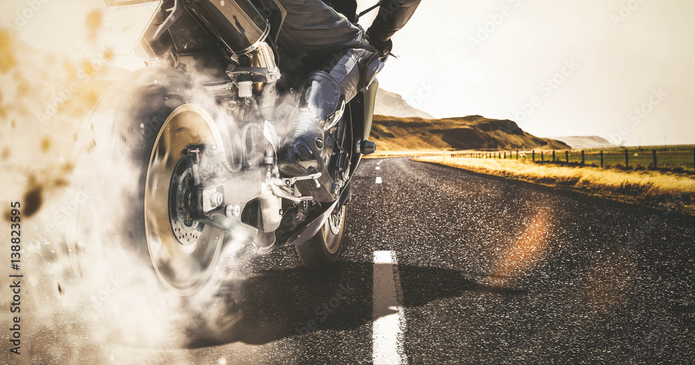 Motorrad Burnout auf Landstraße Stock Photo | Adobe Stock