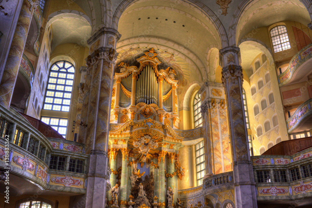 Orgel und Altar Frauenkirche Dresden