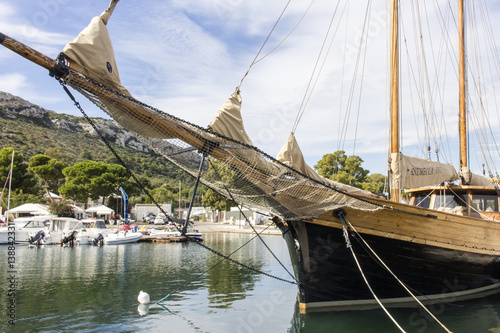 Cagliari: prua di un veliero ancorato nel porto turistico di Marina Piccola - Sardegna photo