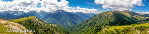 Gipfelpanorama über die Nockberge in Österreich photo