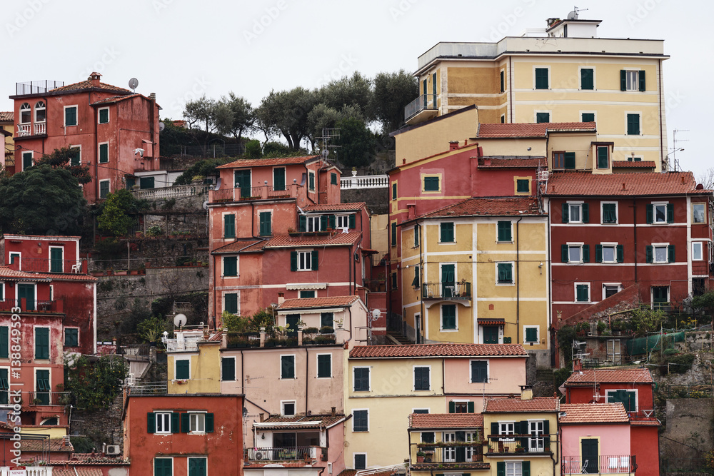 Case colorate sulla costa Ligure