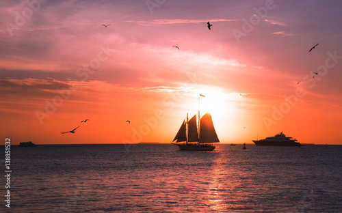 Sailing at Sunset, Segeln in den Sonnenuntergang