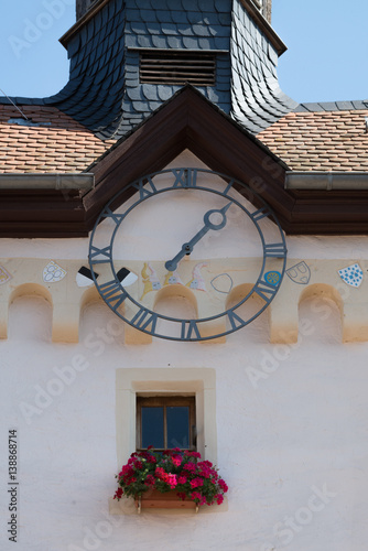 turmuhr mit nir einem zeiger in neu-bamberg photo