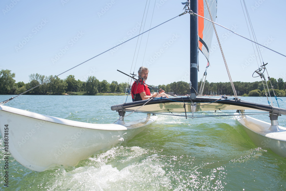 Naklejka premium enjoying extreme sailing with racing sailboat