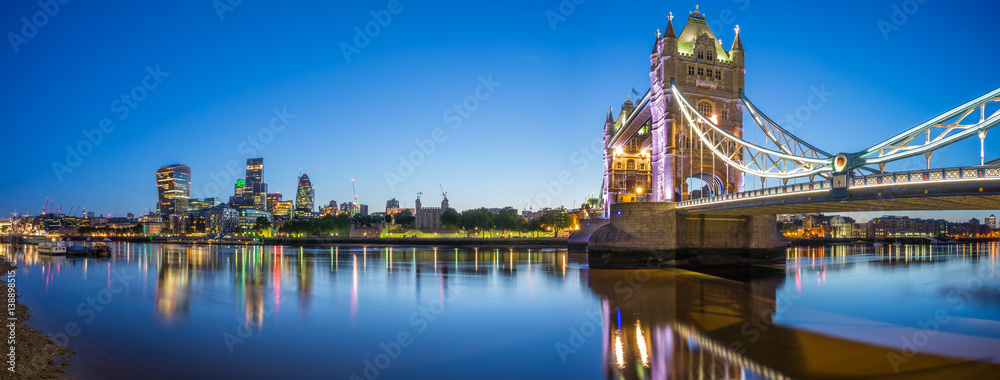 Panorama of London Tower Bridge and skyscrapers in financial district in London, UK - obrazy, fototapety, plakaty 
