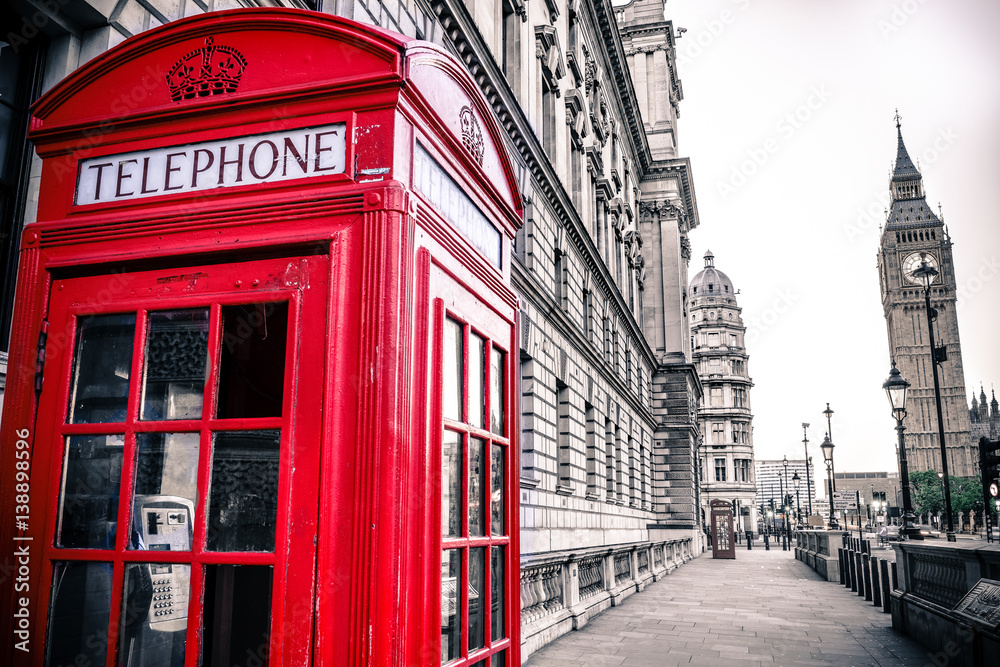 Fototapeta Archiwalne zdjęcie czerwonej budki telefonicznej i Big Bena