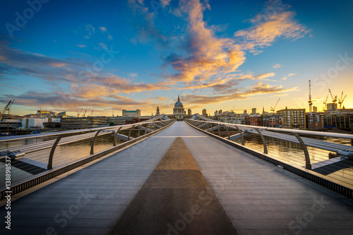 Photography Beautiful view of Millennium Bridge at dusk - London,UK