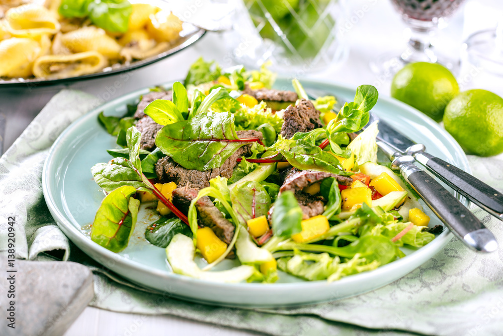 Salat Mit Rinderfiletstreifen