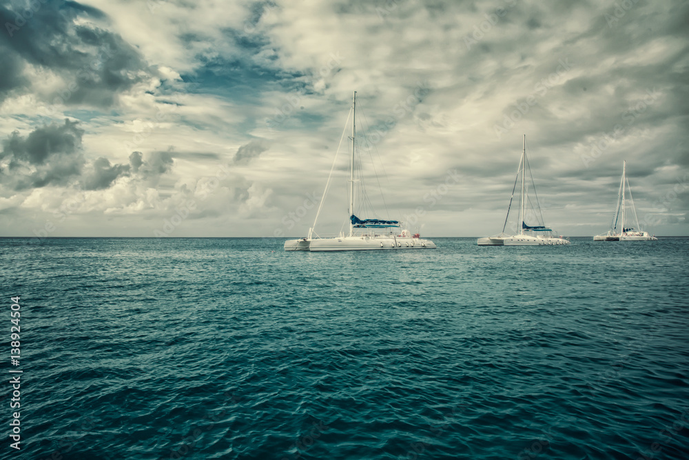 Fototapeta premium three sailboats in the sea