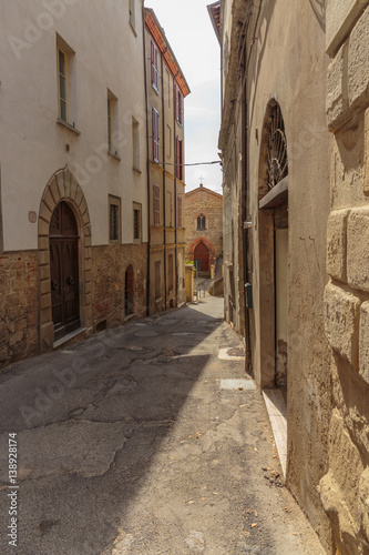 Fototapeta Naklejka Na Ścianę i Meble -  Narrow street in the old town in Italy